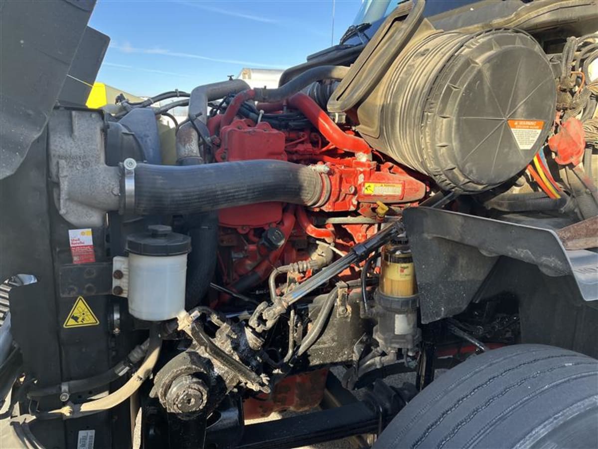 2016 International - image 8