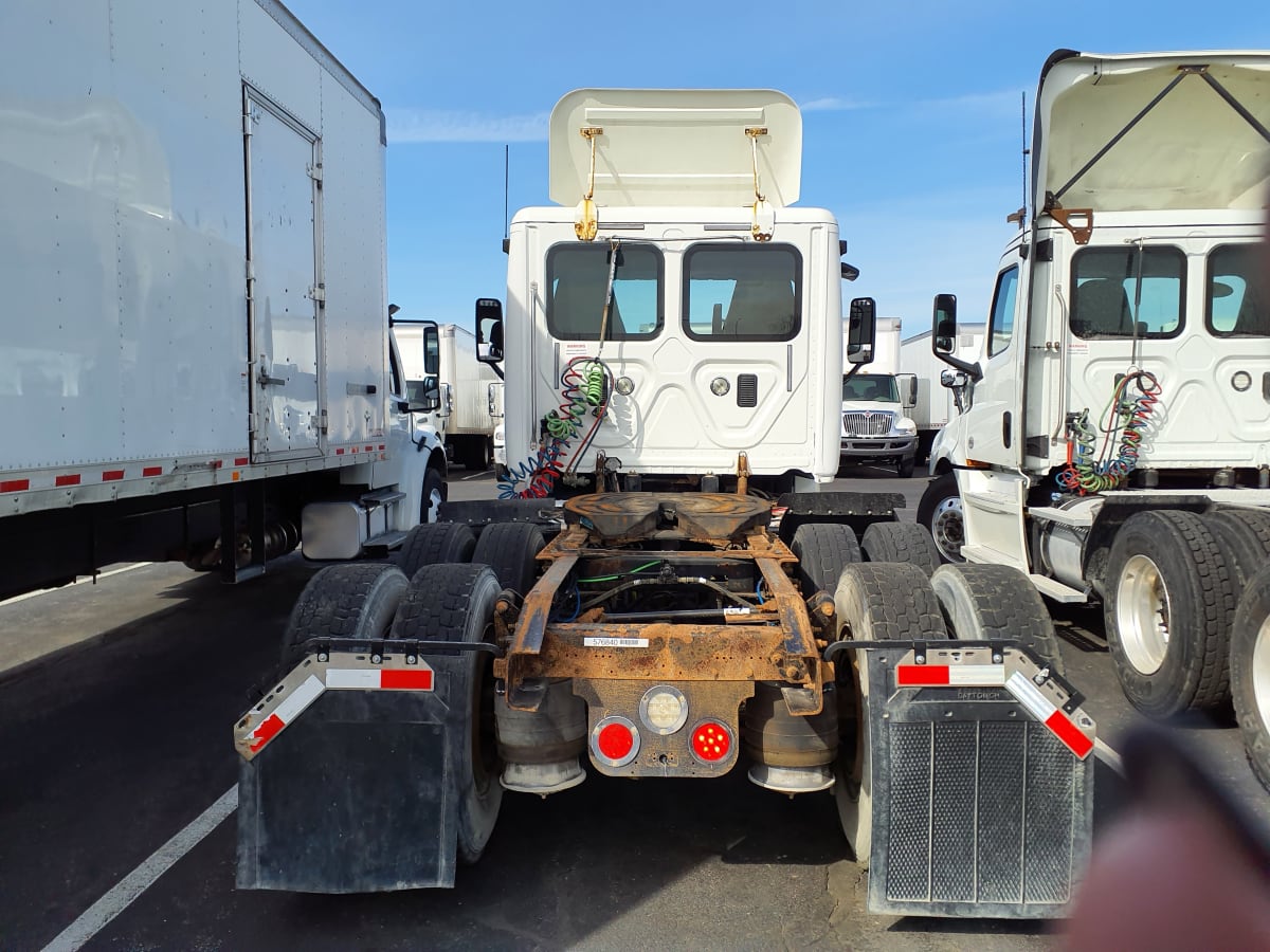 2015 Freightliner/Mercedes CASCADIA 125 576840