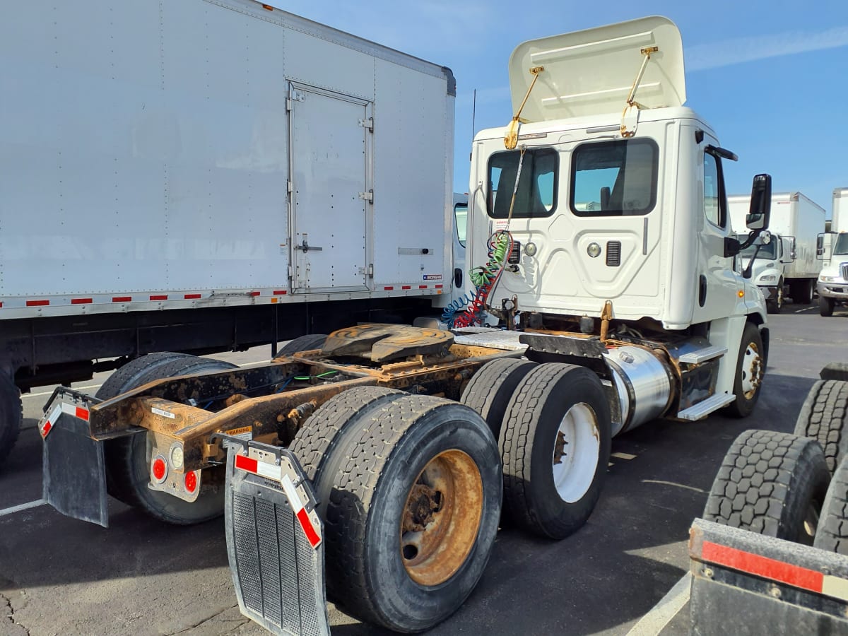 2015 Freightliner/Mercedes CASCADIA 125 576840