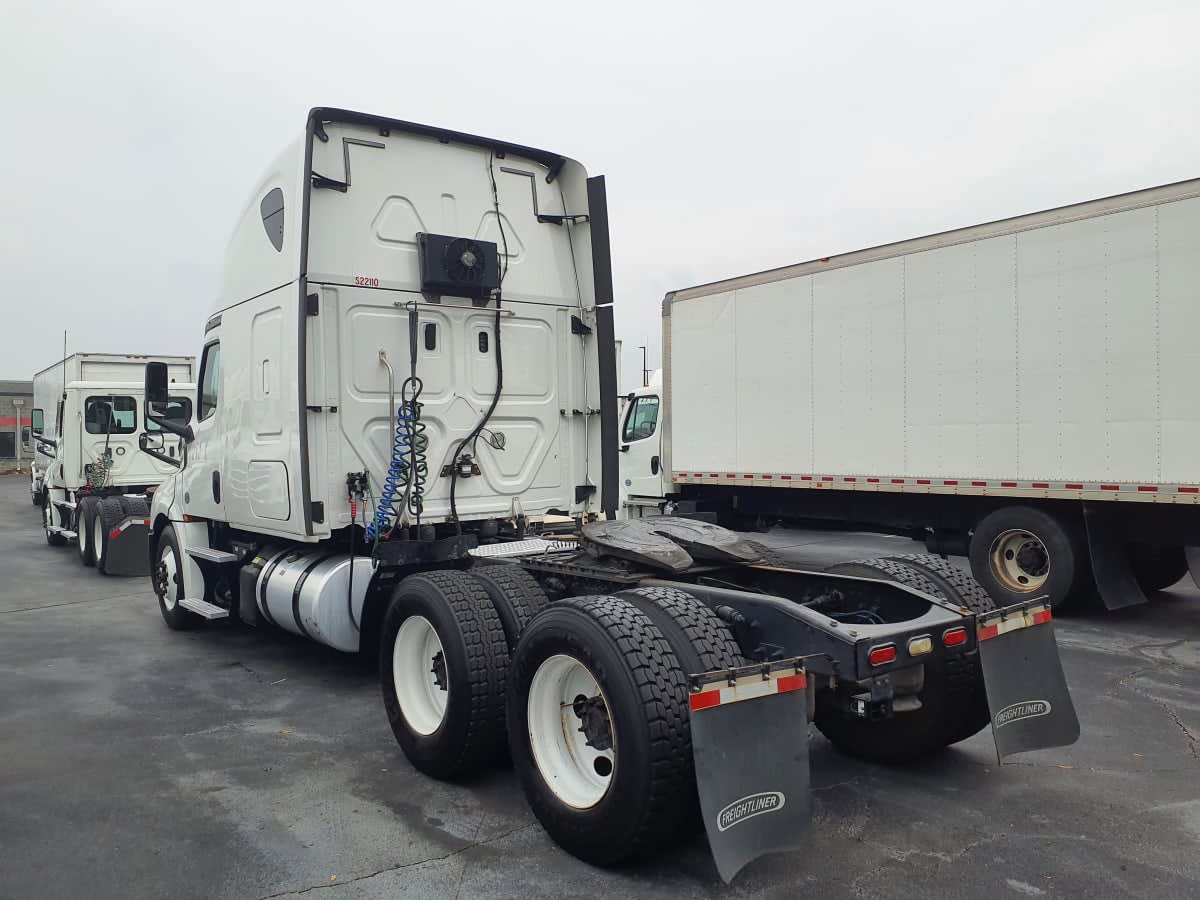 2019 Freightliner Cascadia - image 6