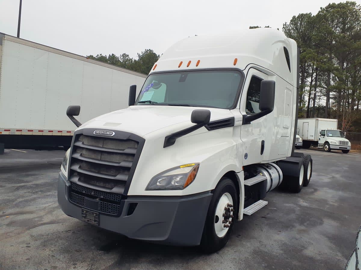 2019 Freightliner Cascadia - image 3