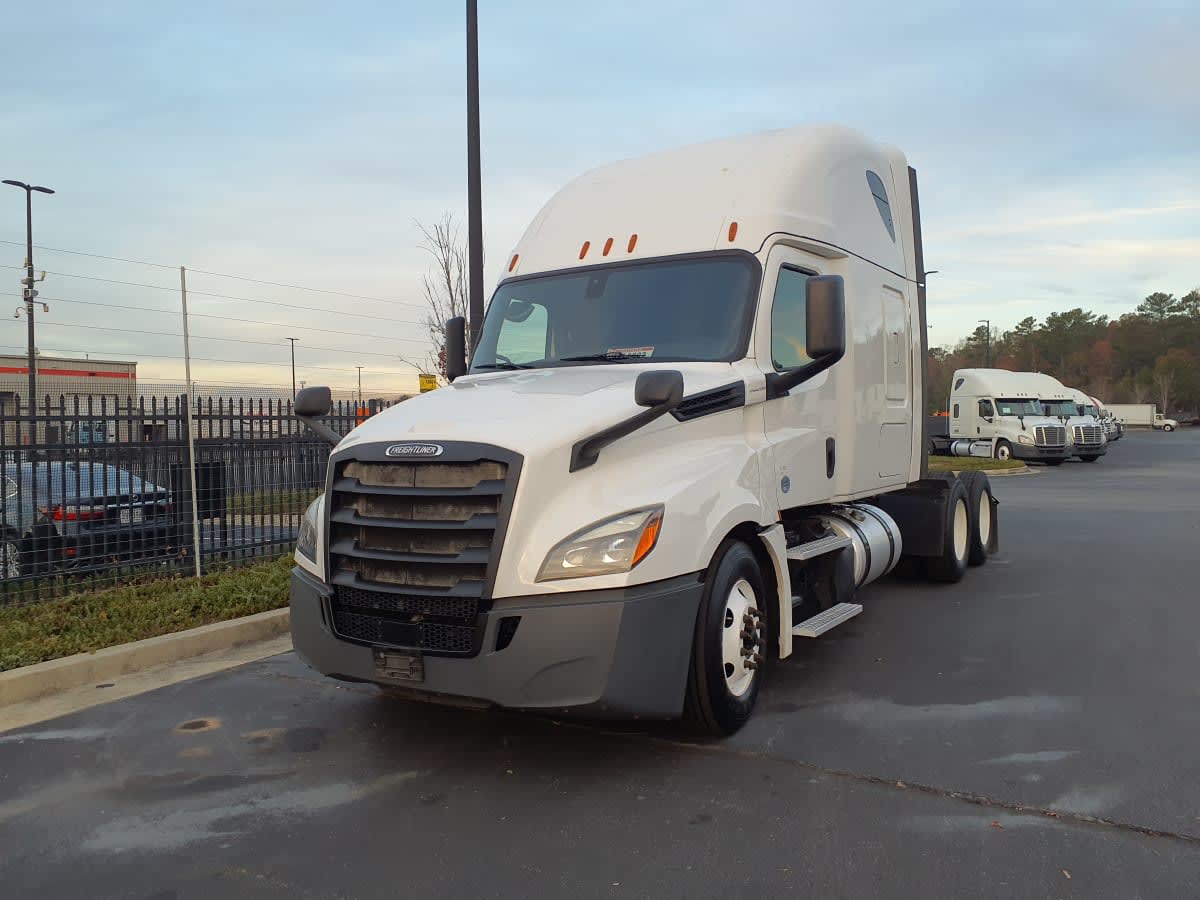 2019 Freightliner Cascadia - image 3