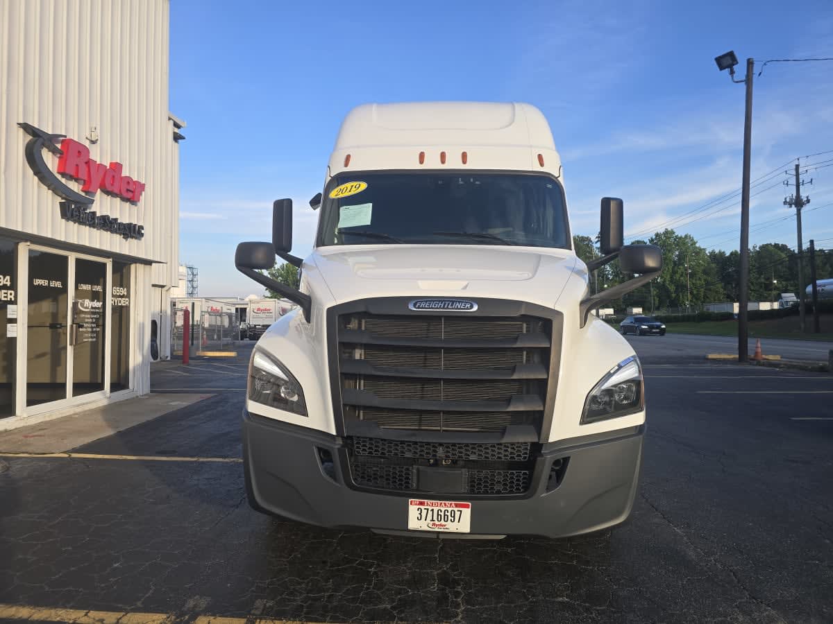 2019 Freightliner Cascadia in Doraville, GA — photo 2