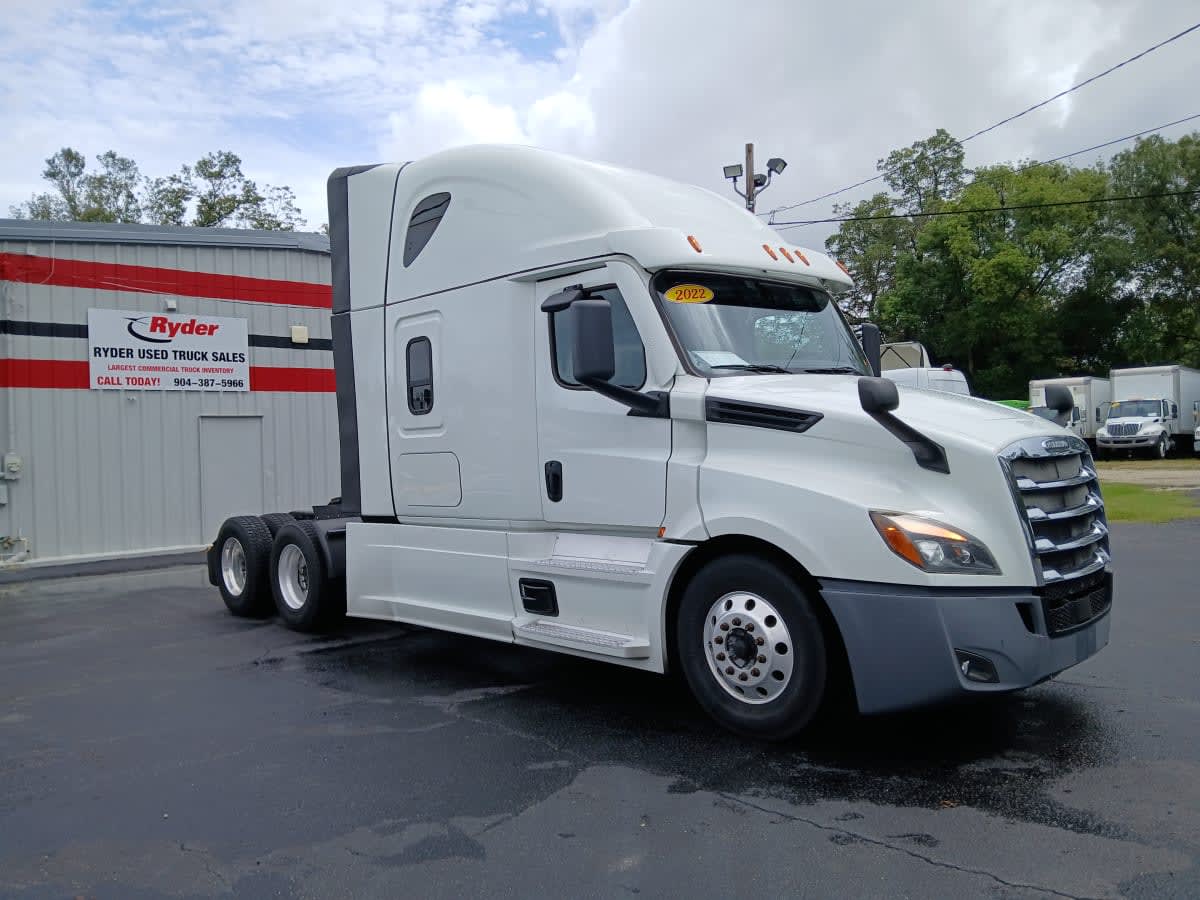 2022 Freightliner Cascadia in Jacksonville, FL — photo 3