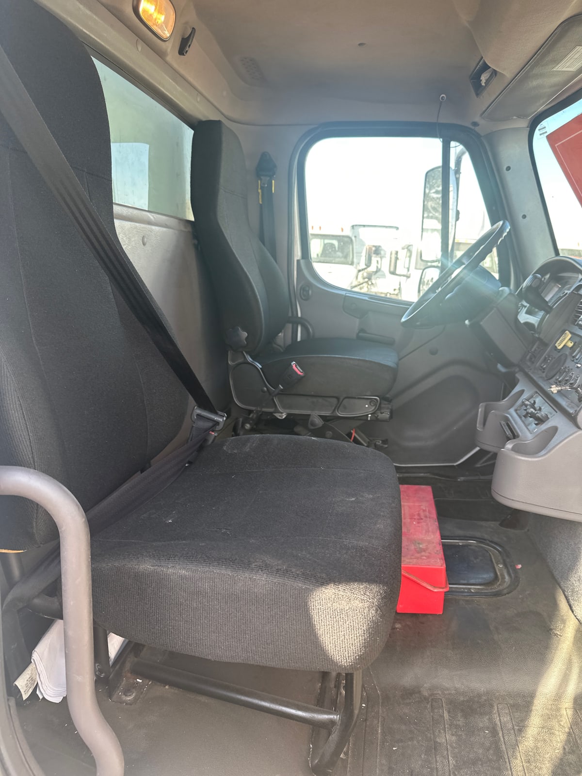 2020 Freightliner/Mercedes M2 106 581081