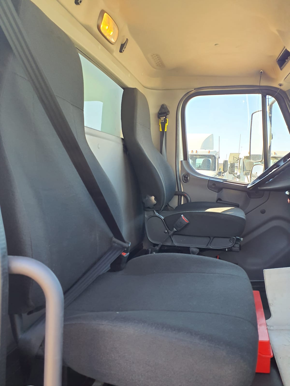 2020 Freightliner M2 106 581248