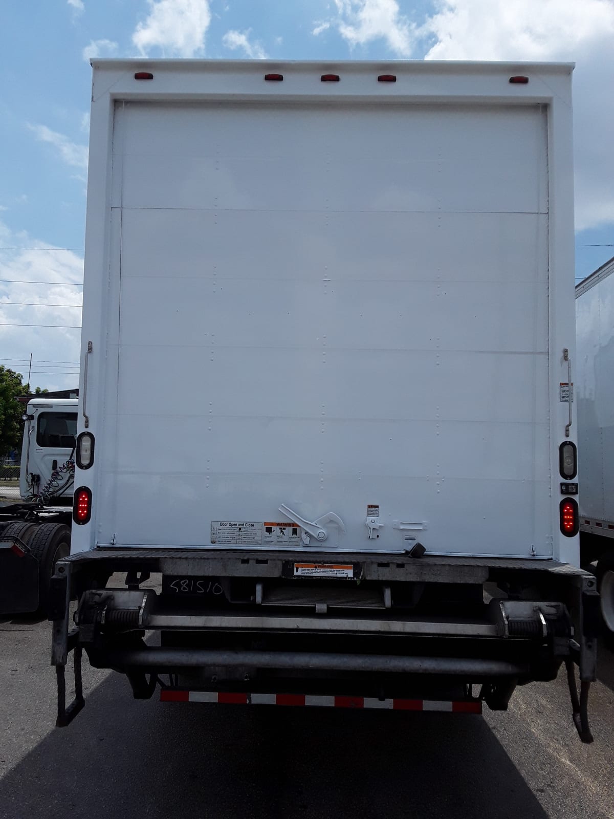 2015 Freightliner/Mercedes M2 106 581510