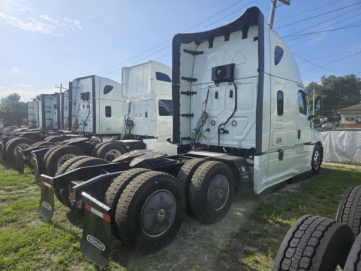 2023 Freightliner/Mercedes NEW CASCADIA PX12664 581700