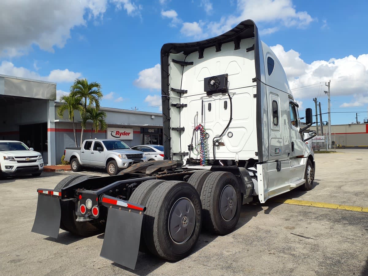 2022 Freightliner - image 4
