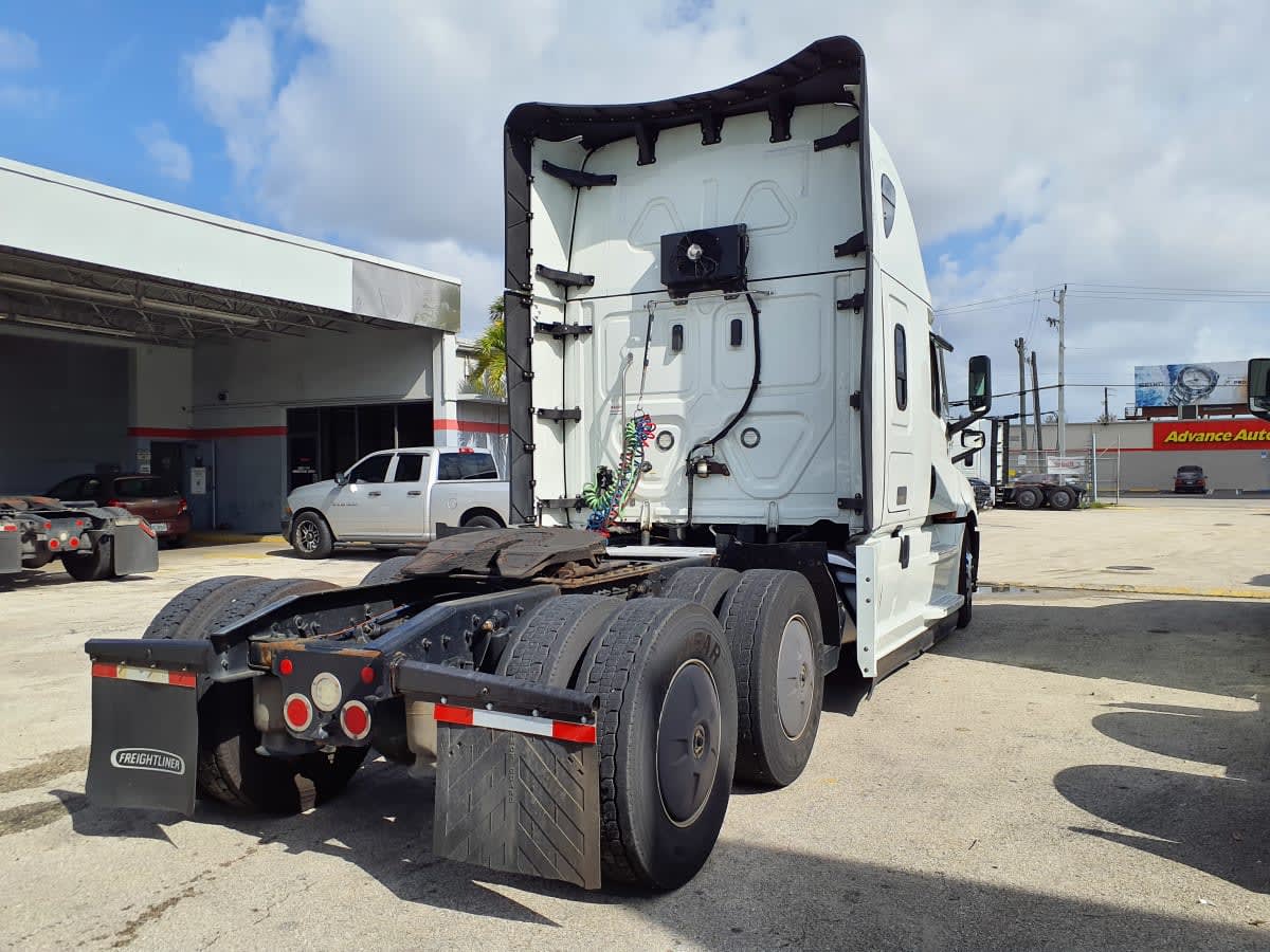 2022 Freightliner - image 4