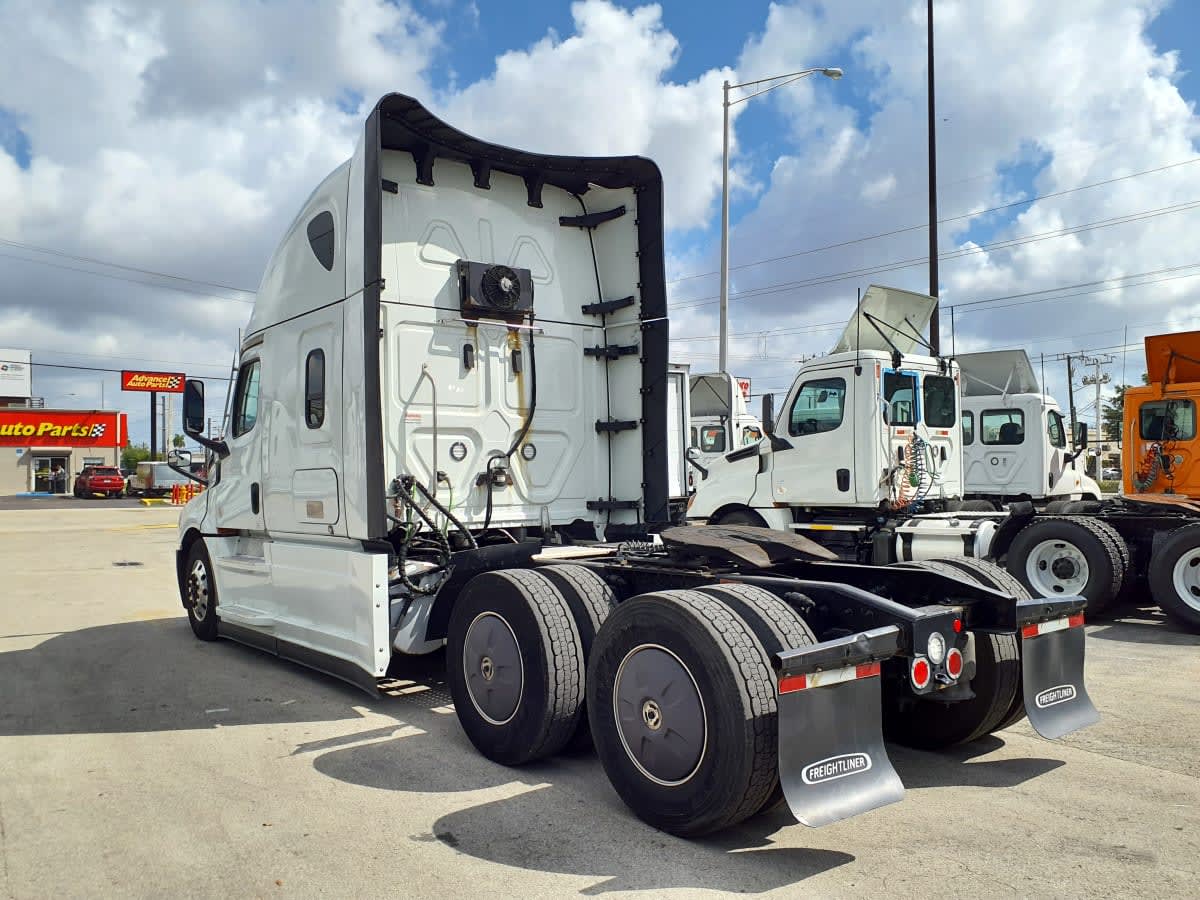 2022 Freightliner - image 6