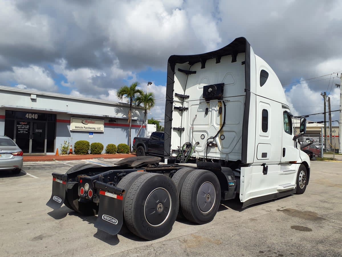 2022 Freightliner - image 4