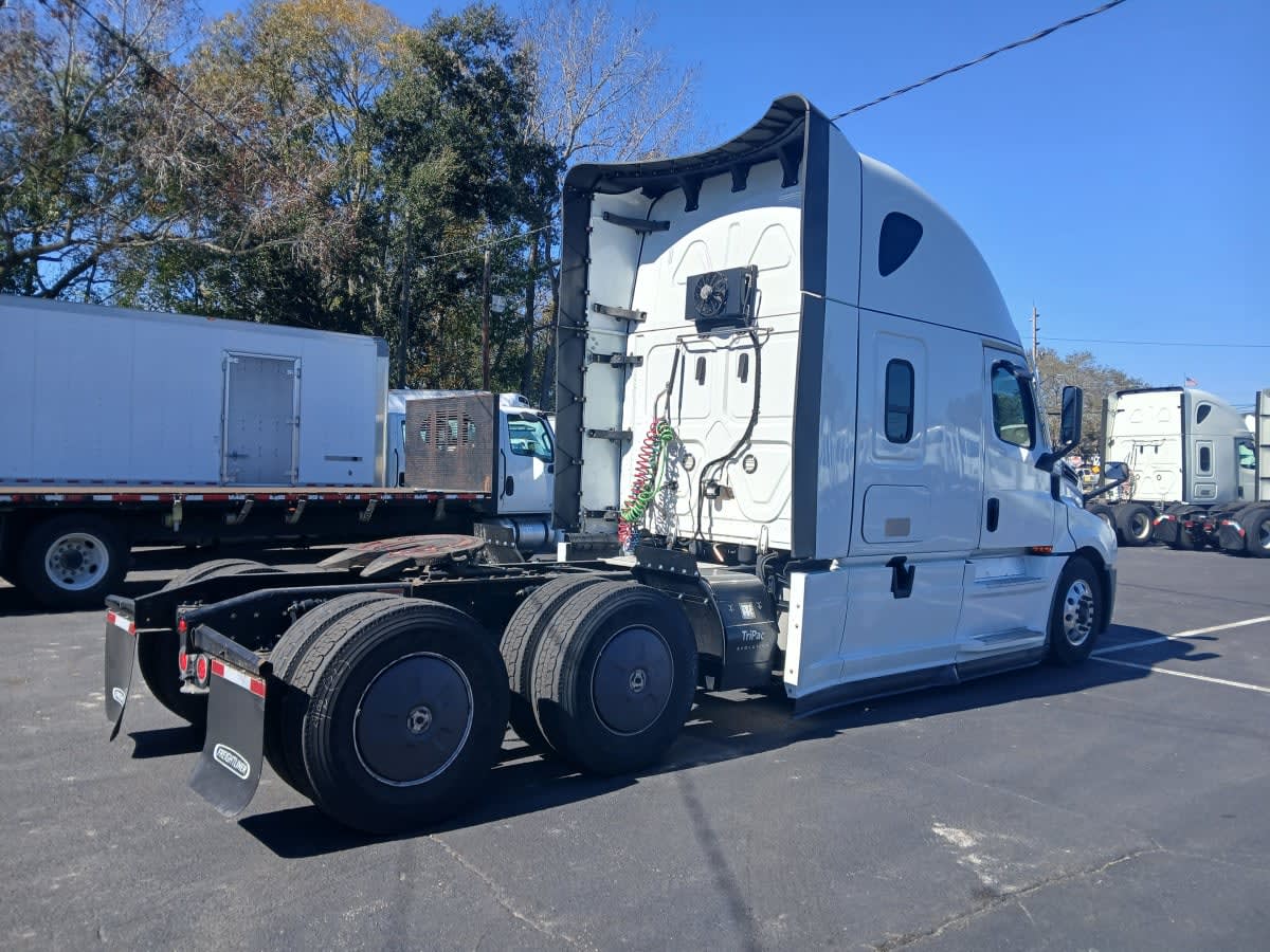 2022 Freightliner - image 4