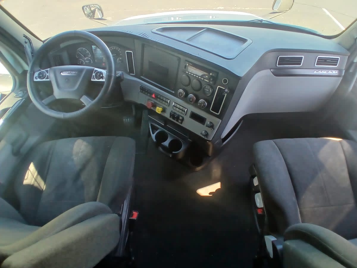 2022 Freightliner - image 7