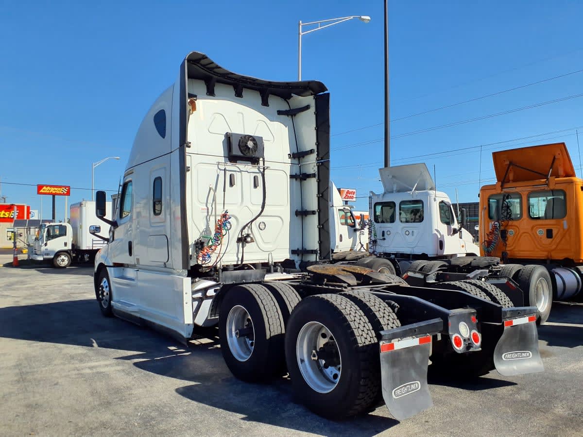 2022 Freightliner - image 6