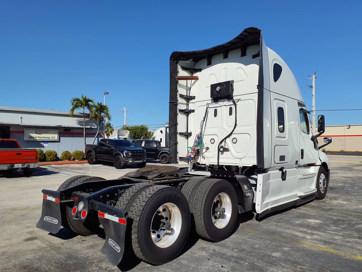 2022 Freightliner - image 4