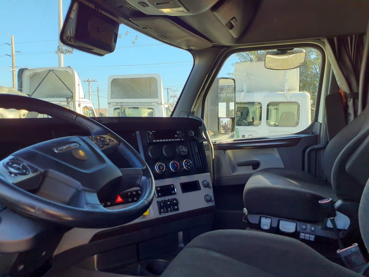 2022 Freightliner - image 7