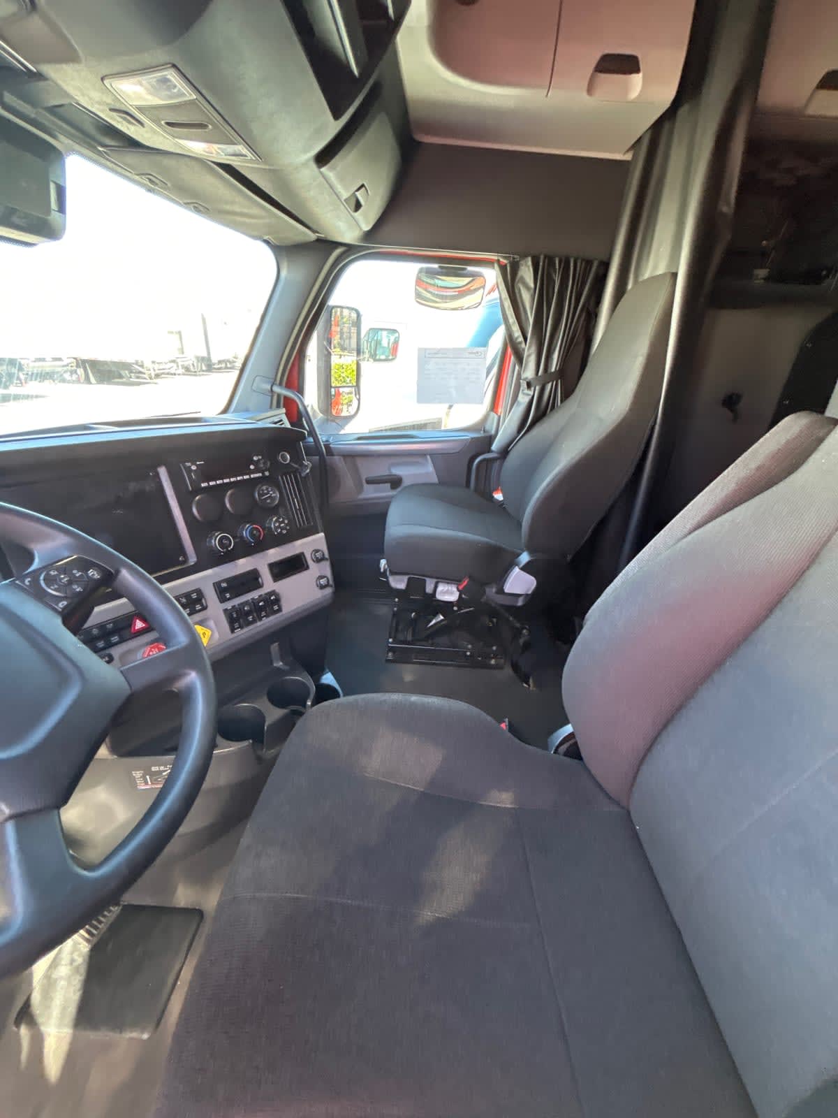 2022 Freightliner - image 7