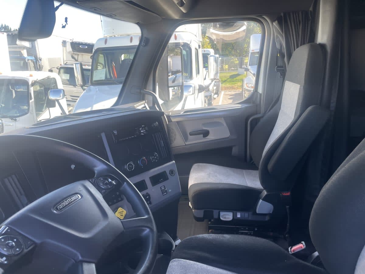 2018 Freightliner - image 7