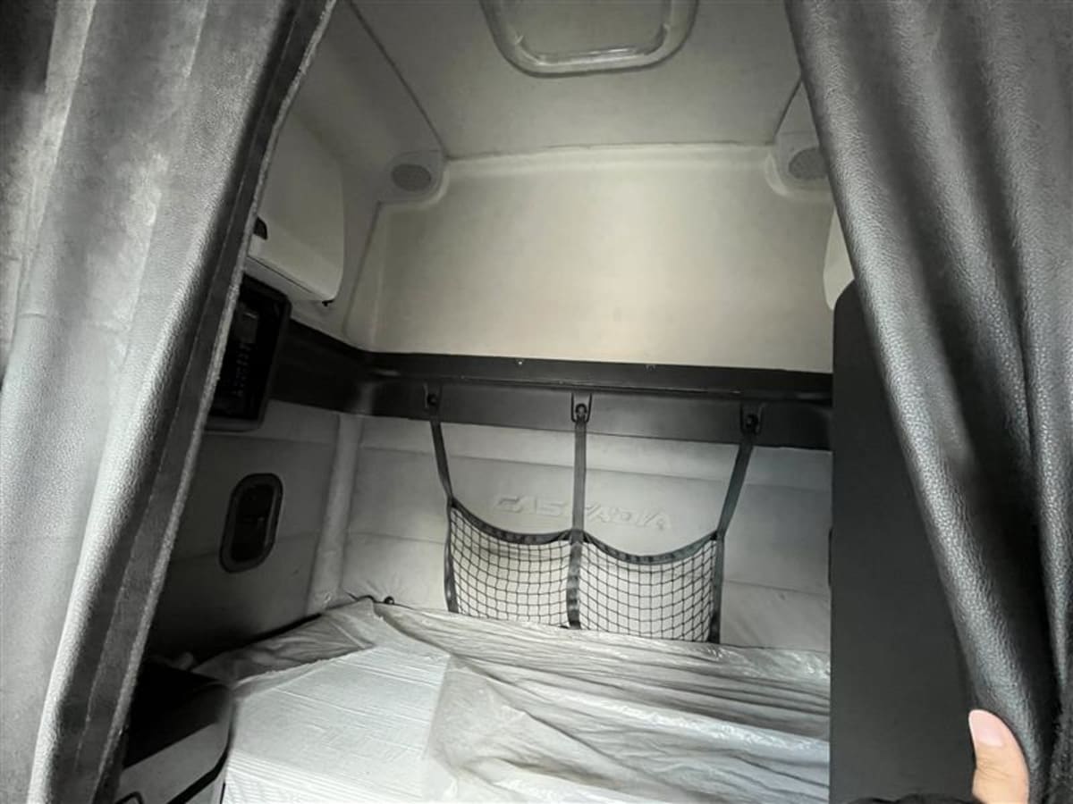 2018 Freightliner - image 8