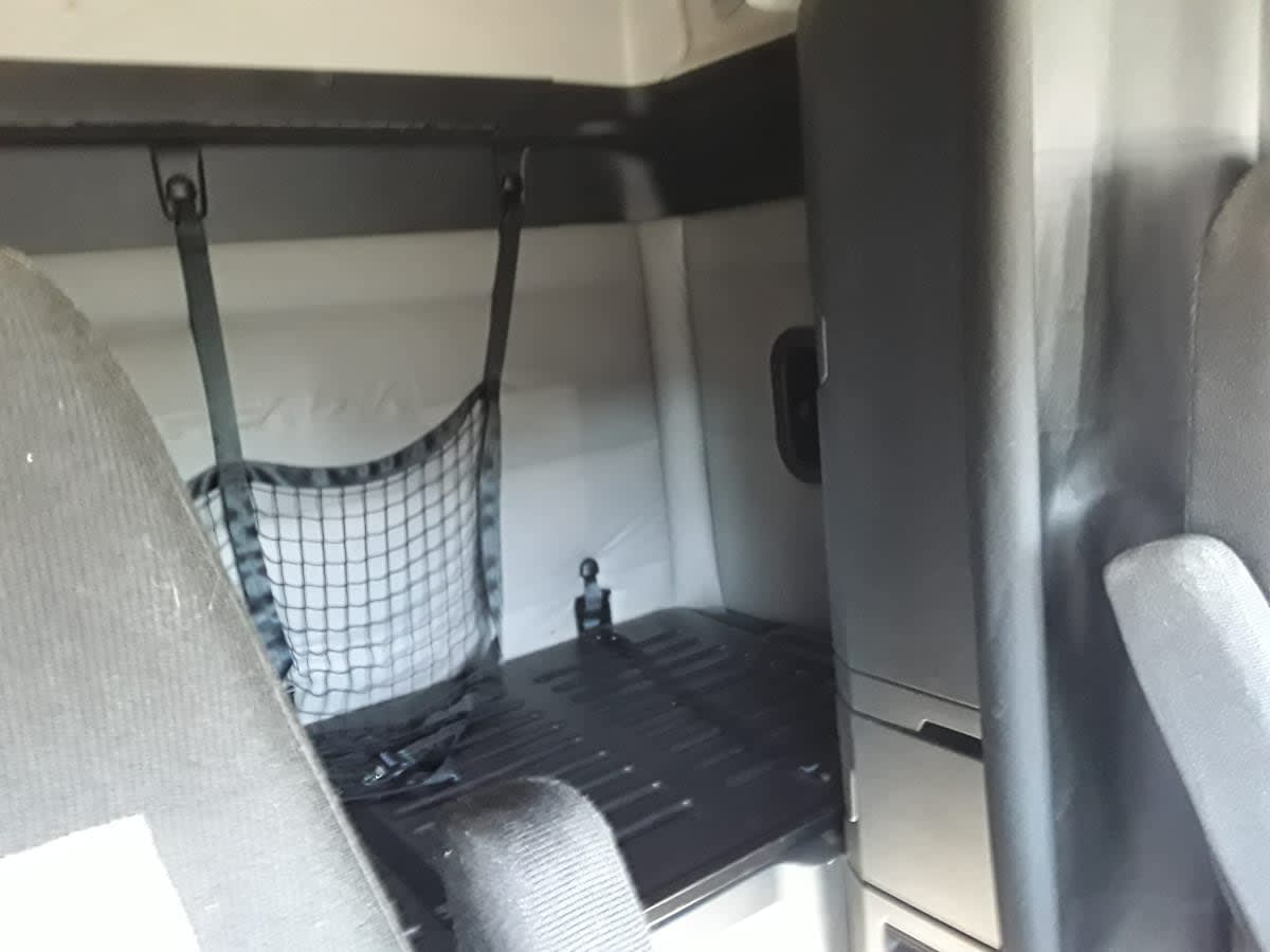 2018 Freightliner Cascadia - image 13