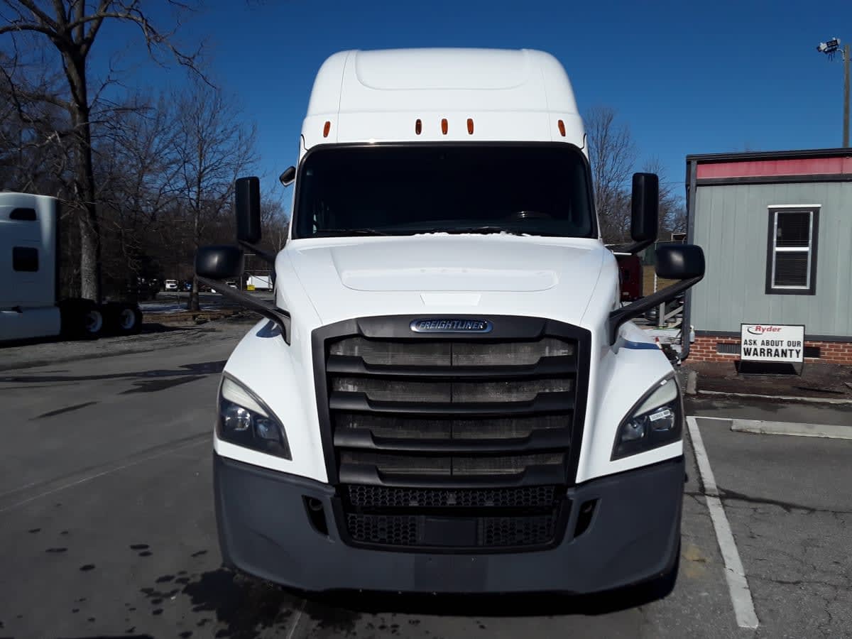 2018 Freightliner Cascadia - image 2