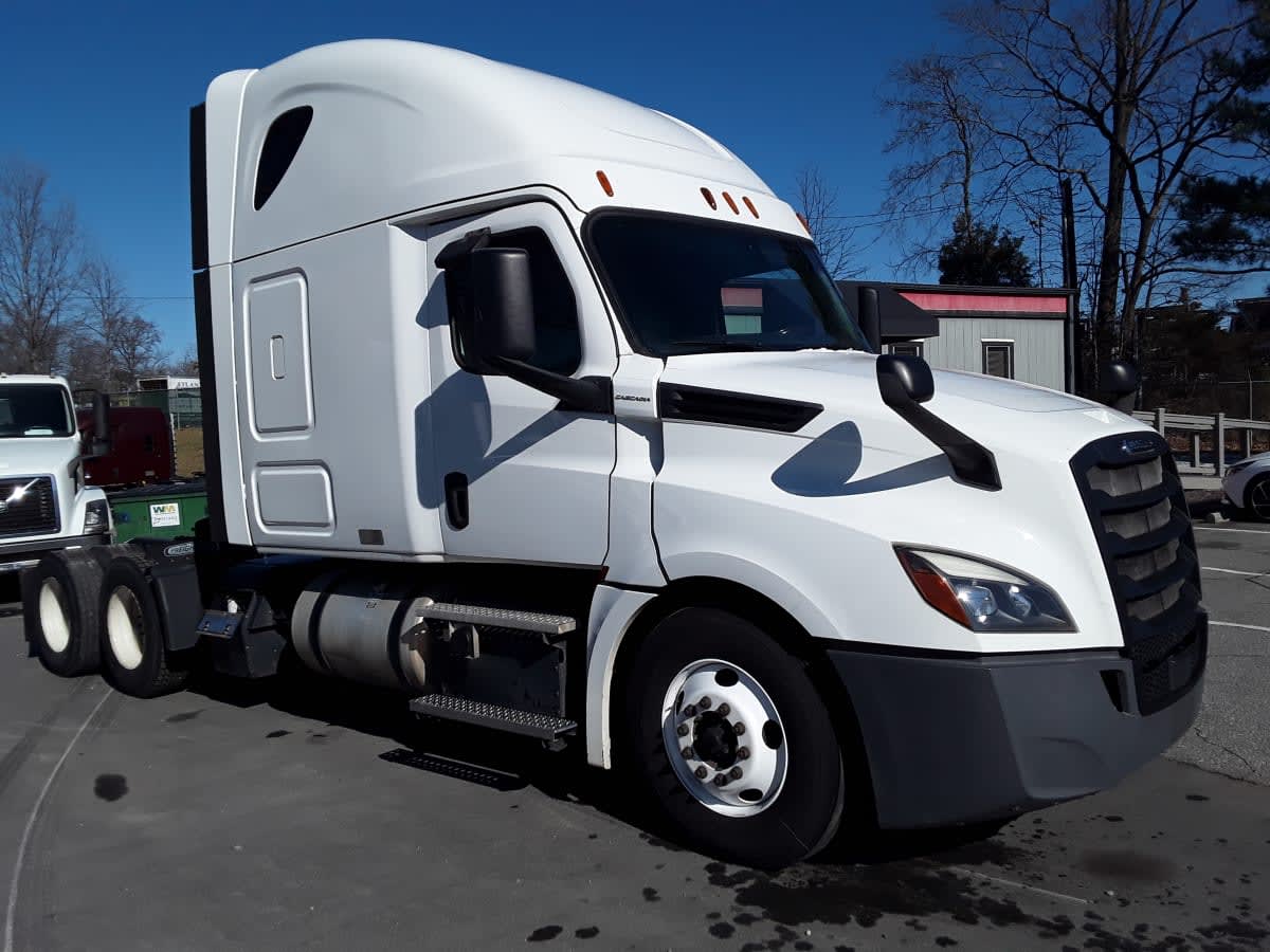2018 Freightliner Cascadia - image 3