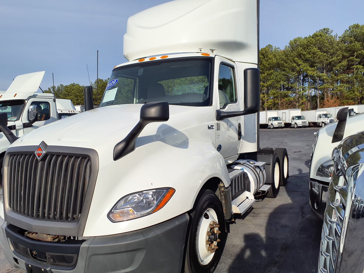2019 Navistar International LT625 DAYCAB T/A 584689