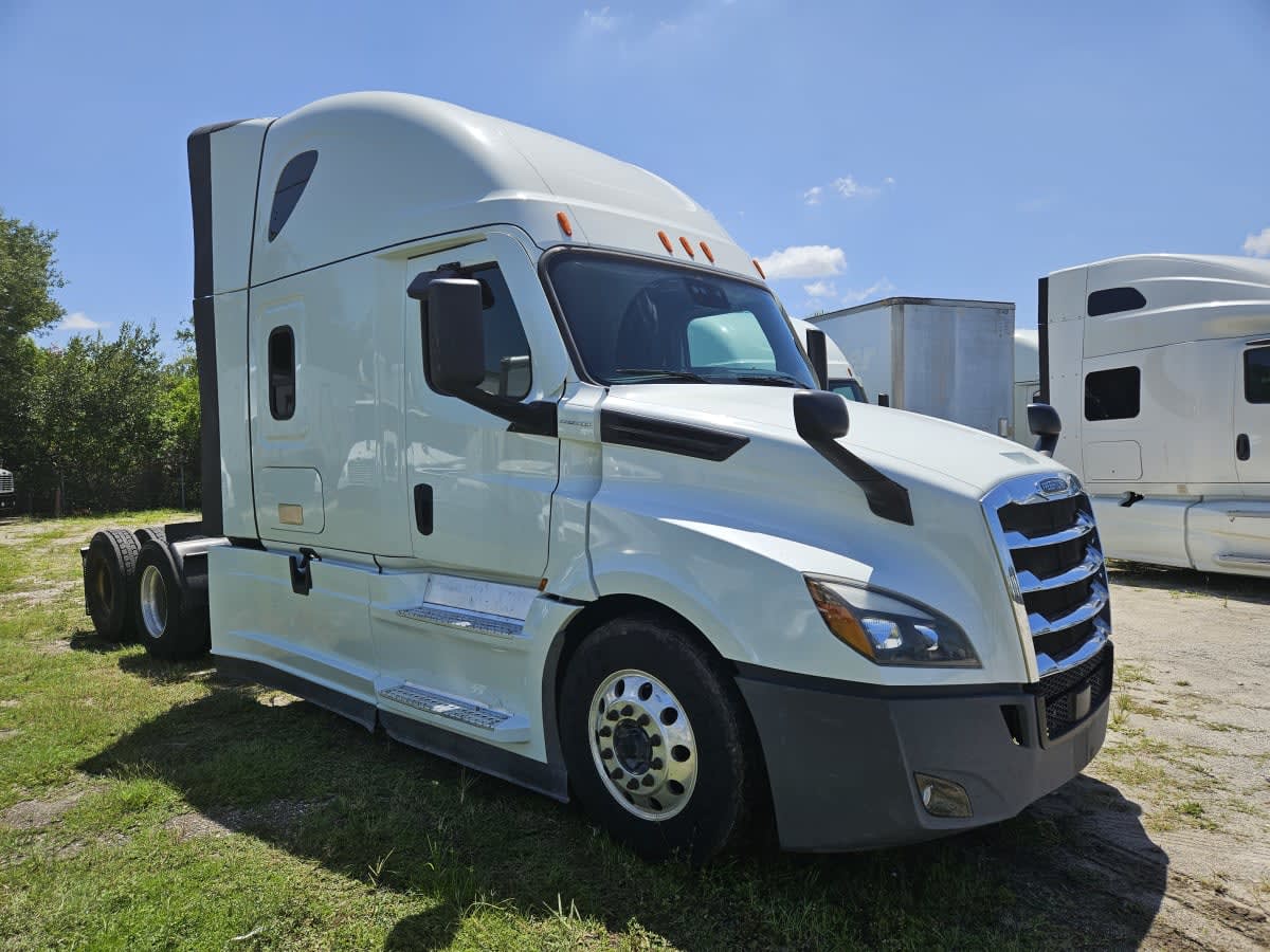 2022 Freightliner Cascadia in Orlando, FL — photo 3