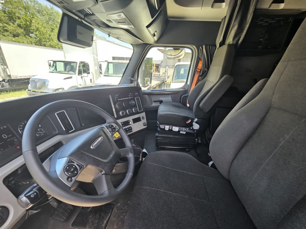 2022 Freightliner Cascadia in Orlando, FL — photo 7