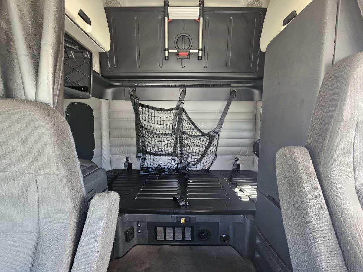 2022 Freightliner Cascadia in Orlando, FL — photo 8
