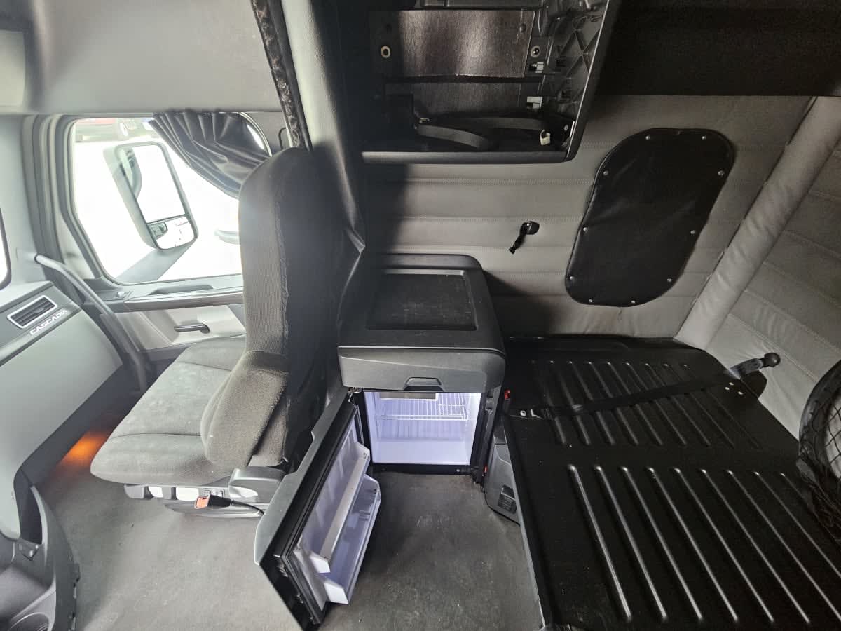 2022 Freightliner/Mercedes NEW CASCADIA PX12664 585001