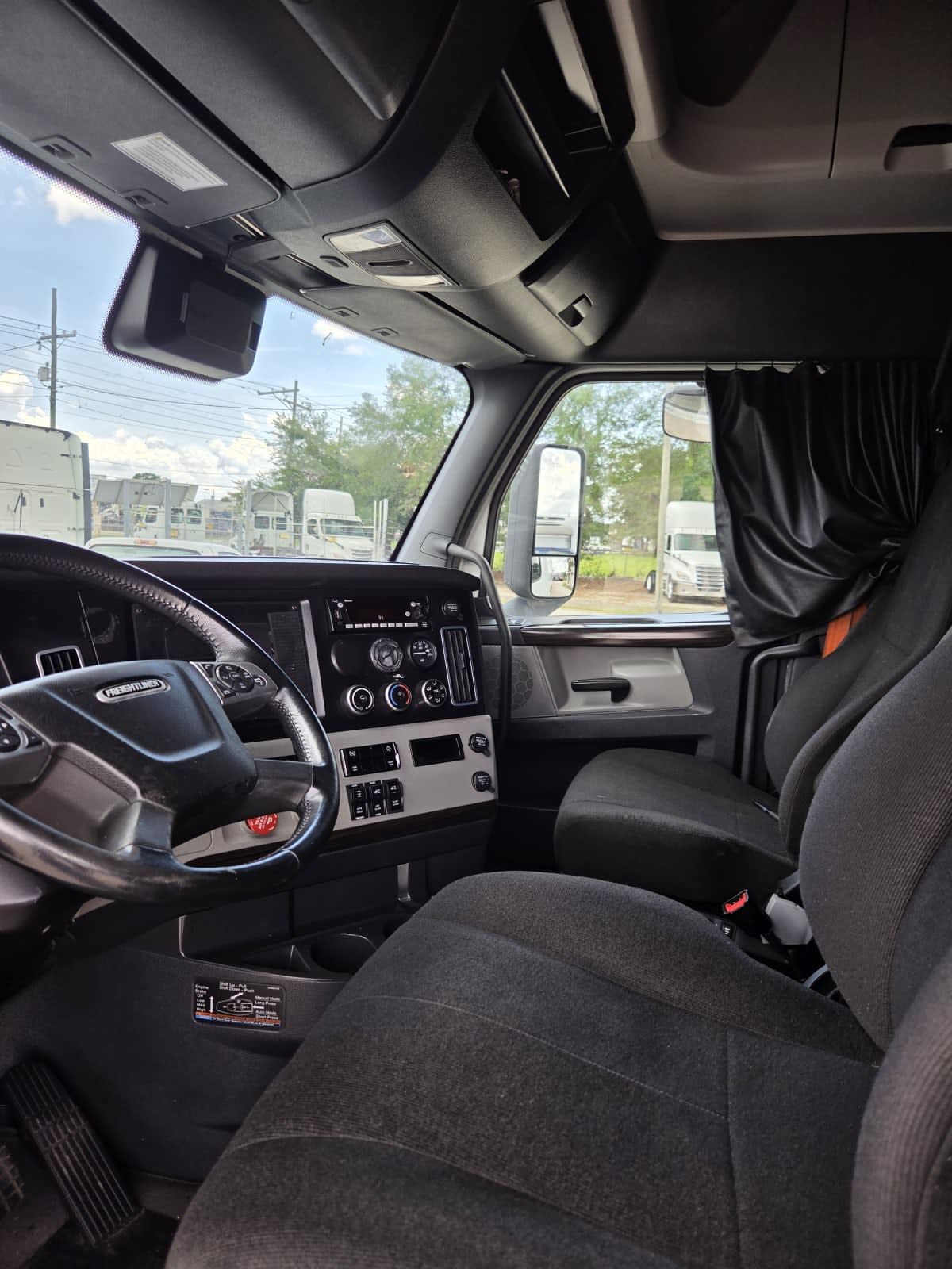 2022 Freightliner Cascadia in Orlando, FL — photo 7