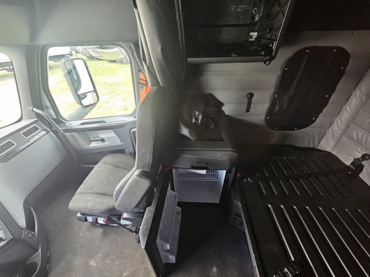 2022 Freightliner/Mercedes NEW CASCADIA PX12664 585006