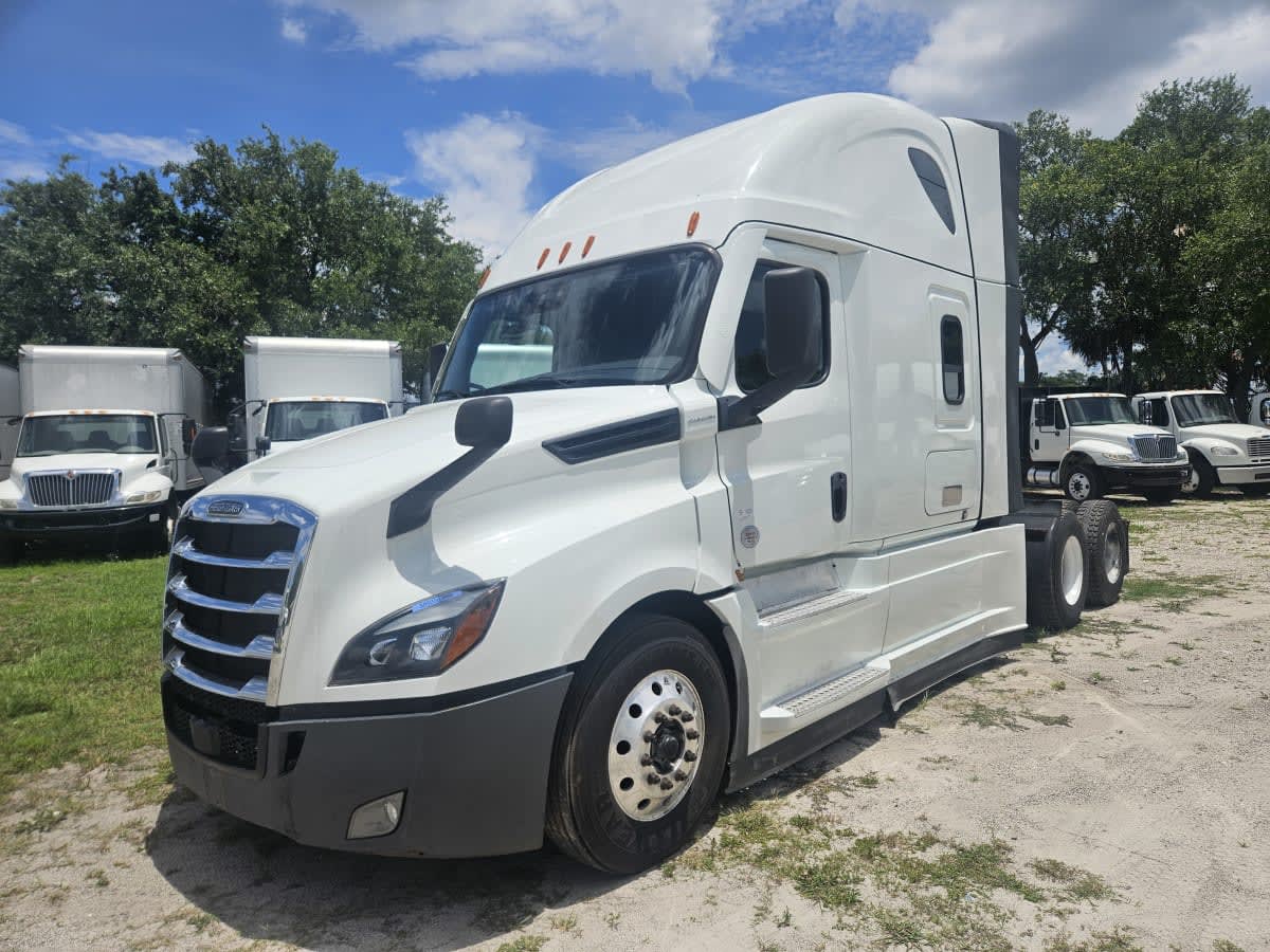 2022 Freightliner Cascadia in Orlando, FL
