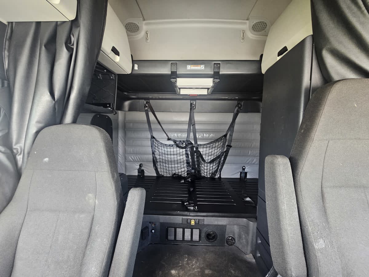 2022 Freightliner Cascadia in Orlando, FL — photo 8