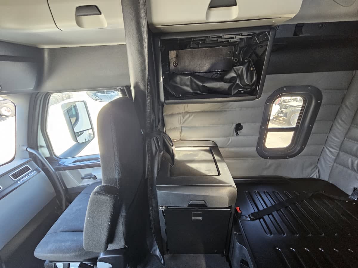 2022 Freightliner/Mercedes NEW CASCADIA PX12664 585008