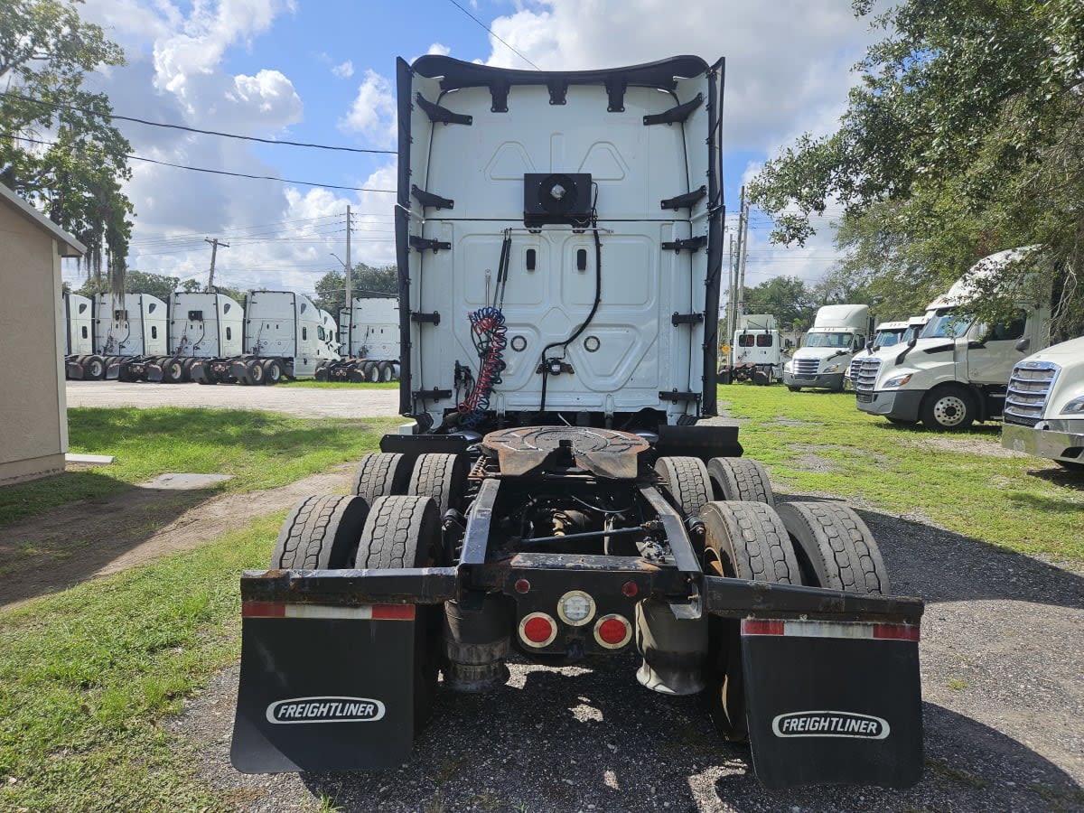 2022 Freightliner Cascadia in Orlando, FL — photo 5