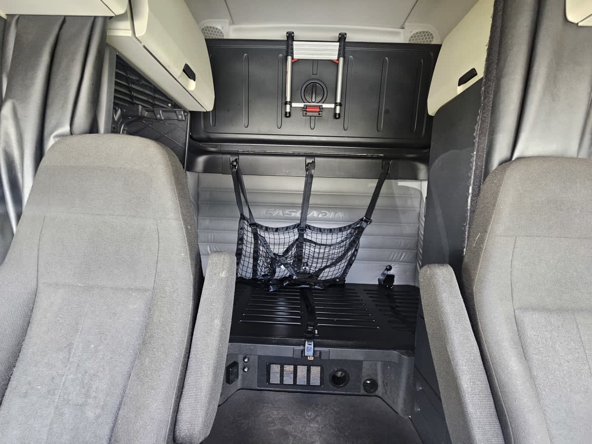 2022 Freightliner Cascadia in Orlando, FL — photo 8