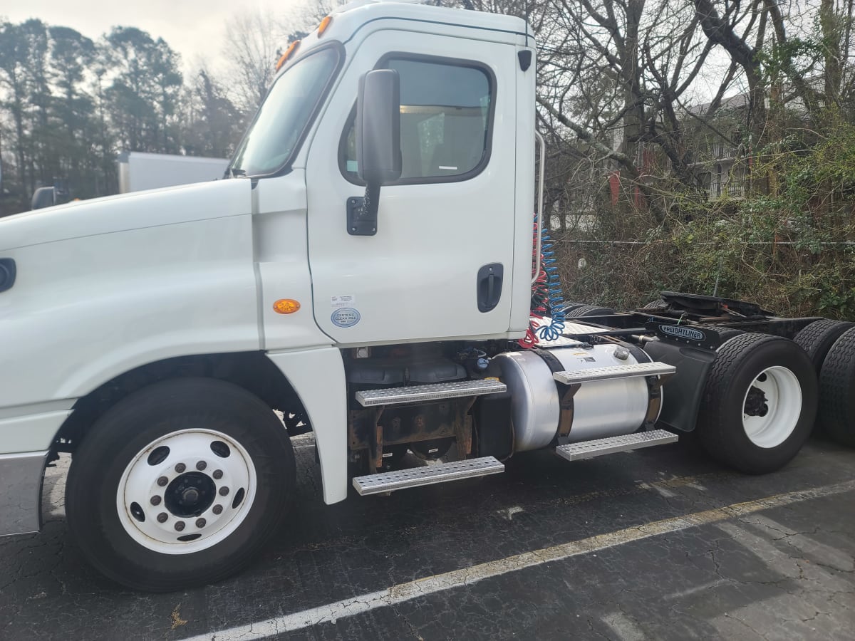 2015 Freightliner/Mercedes CASCADIA 125 585349