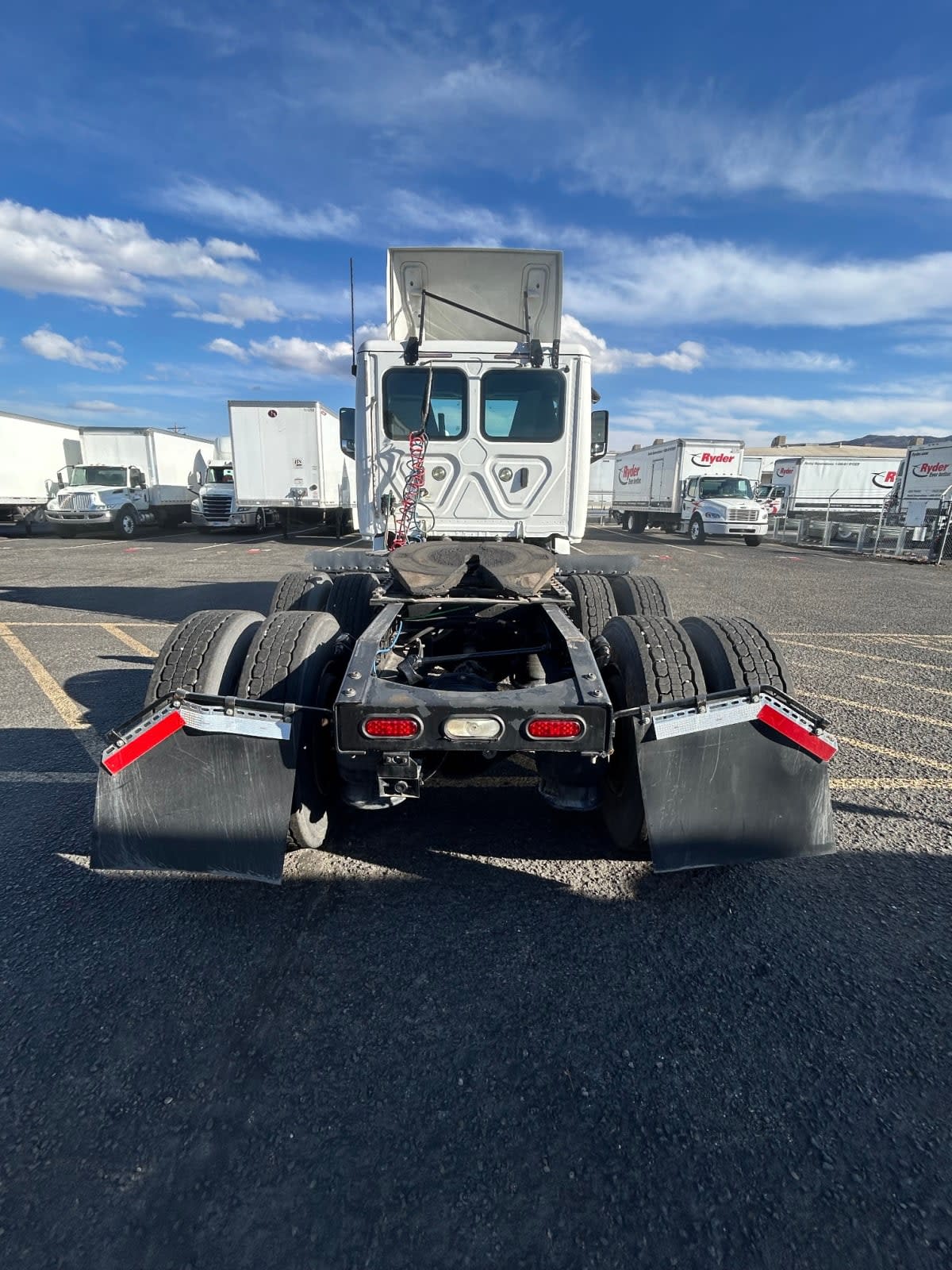 2019 Freightliner Cascadia - image 5