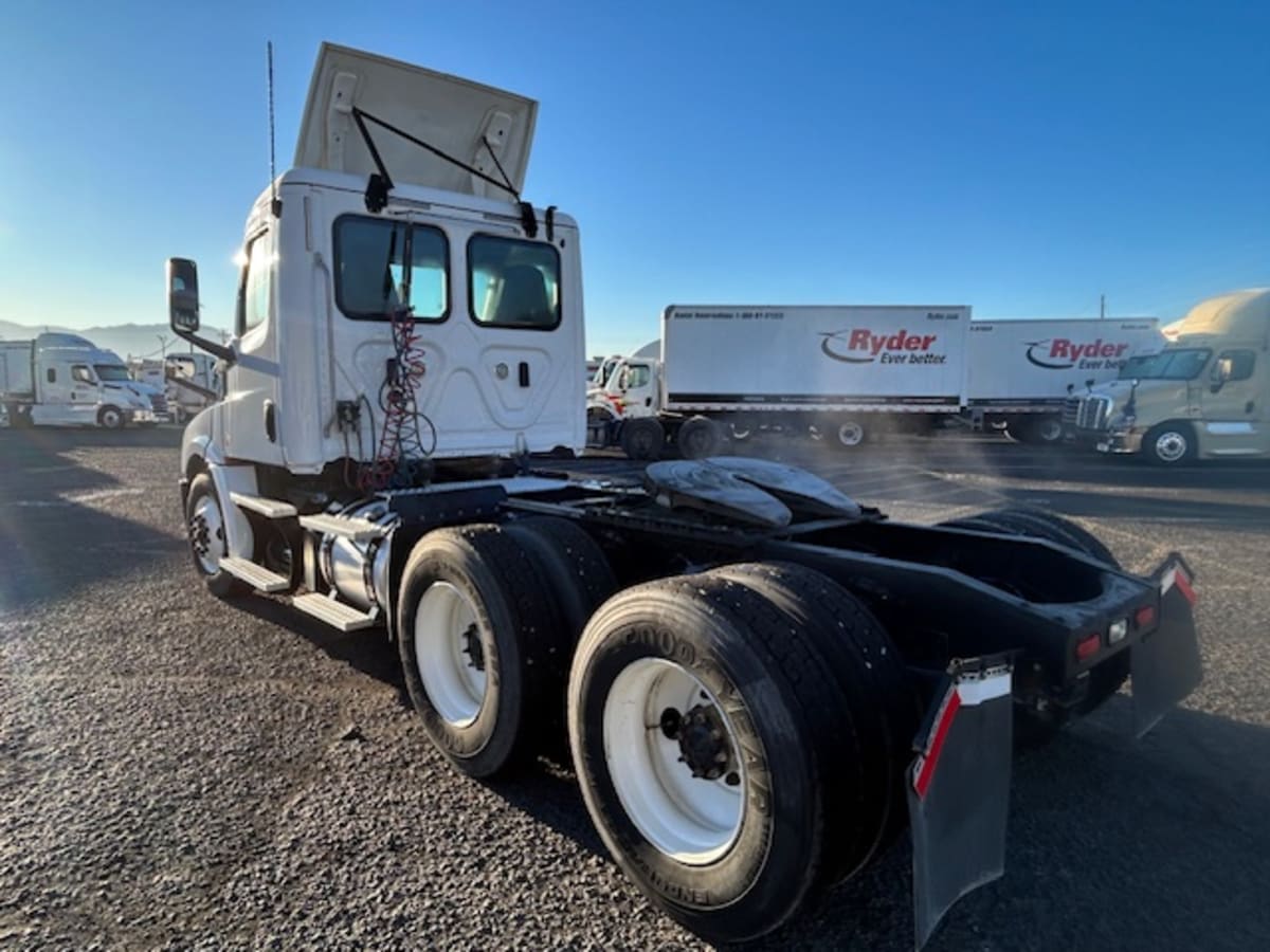 2019 Freightliner Cascadia - image 6