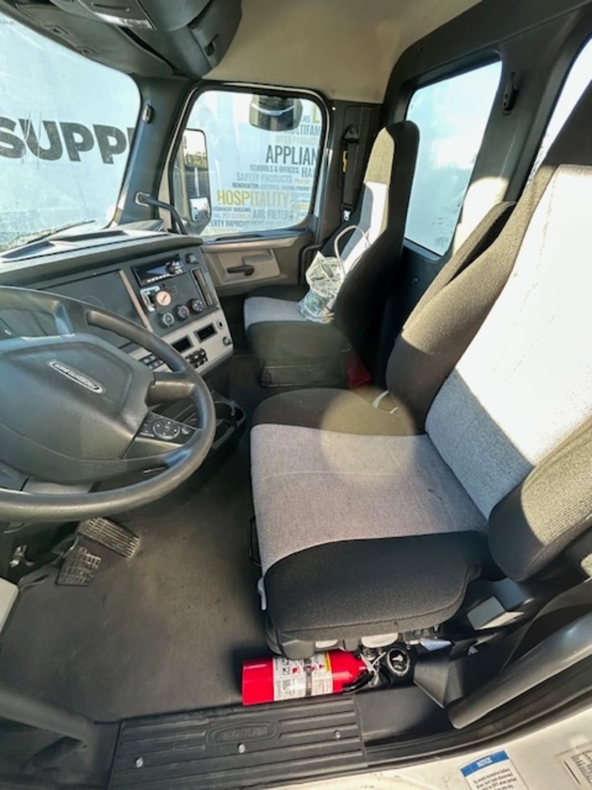 2019 Freightliner Cascadia - image 7