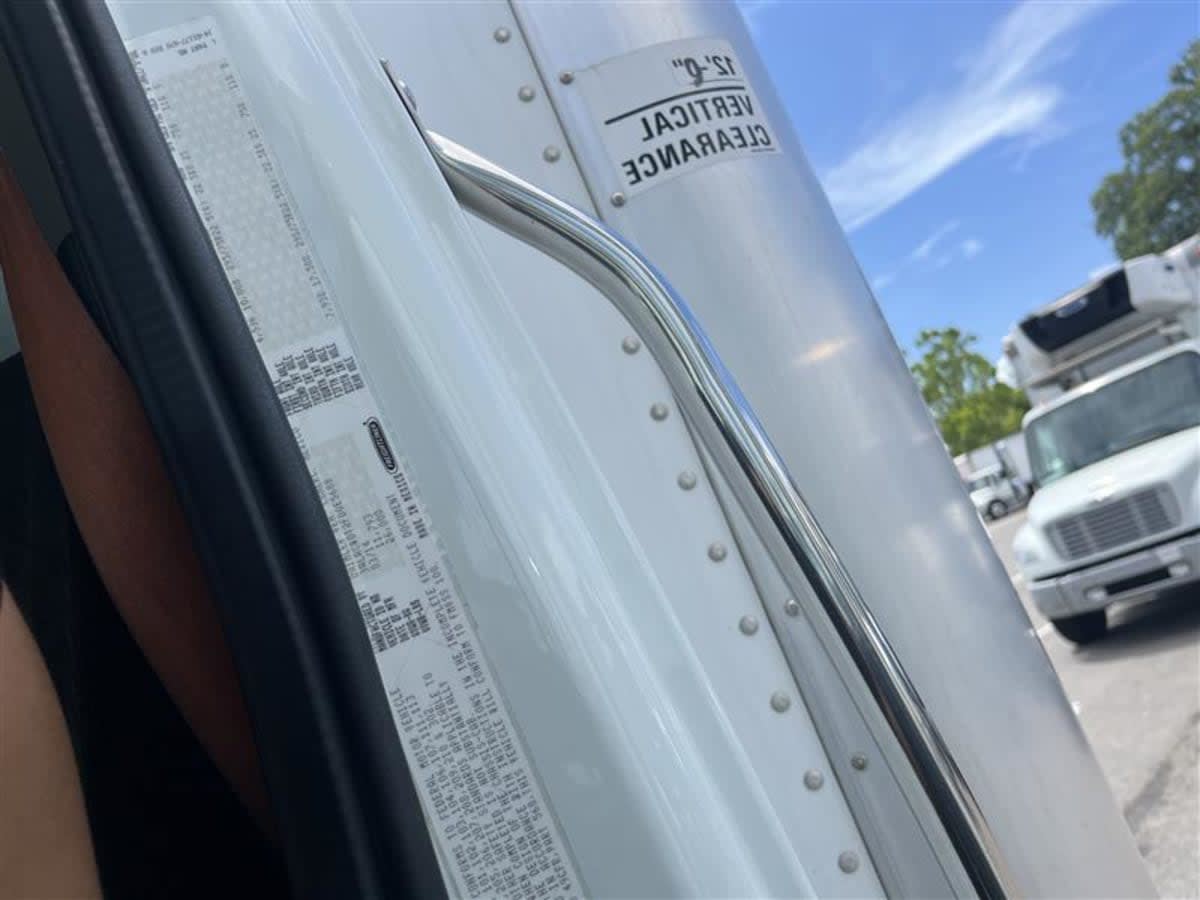 2015 Freightliner M2 106 585953