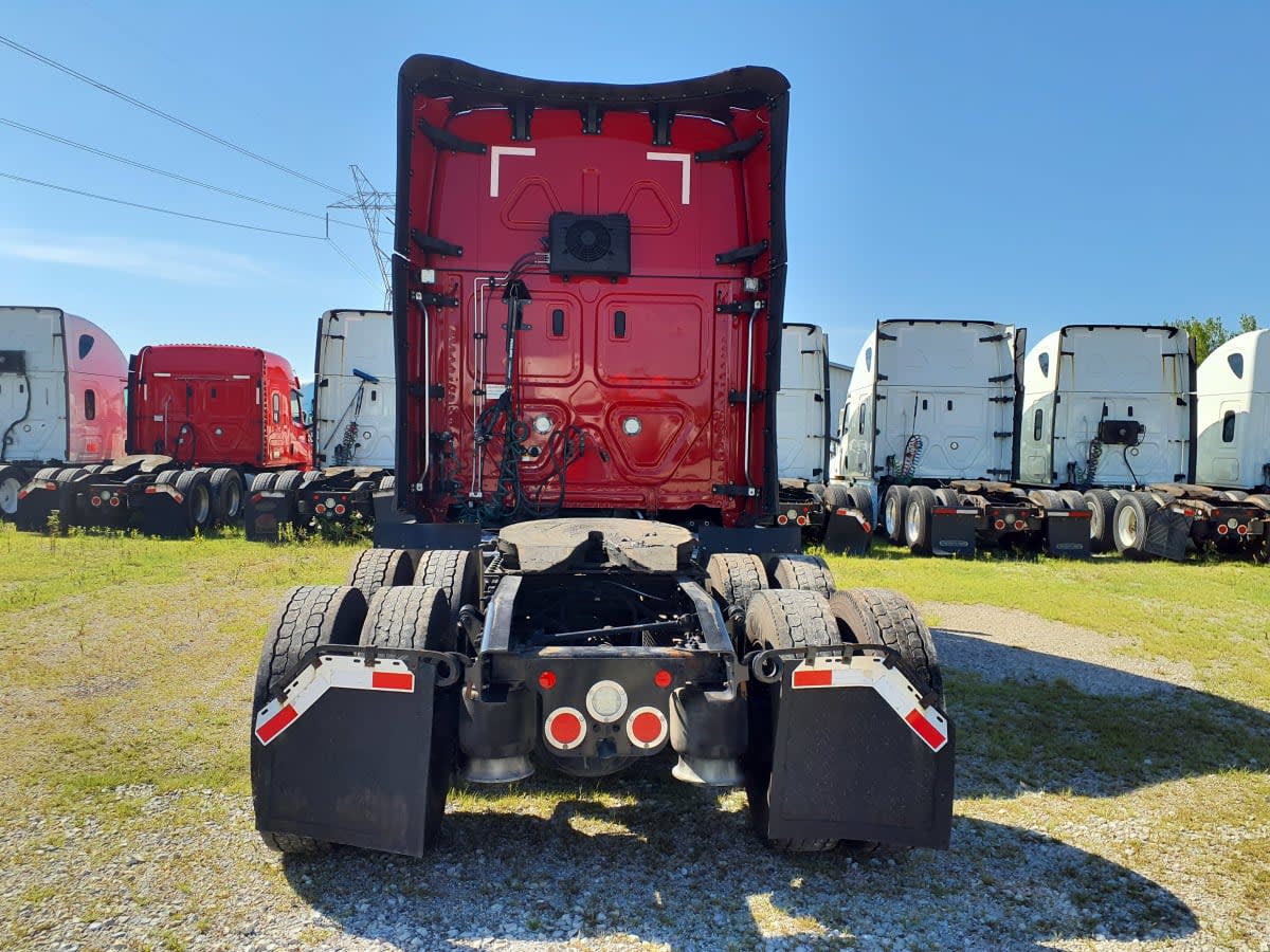 2022 Freightliner Cascadia in Indianapolis, IN — photo 5