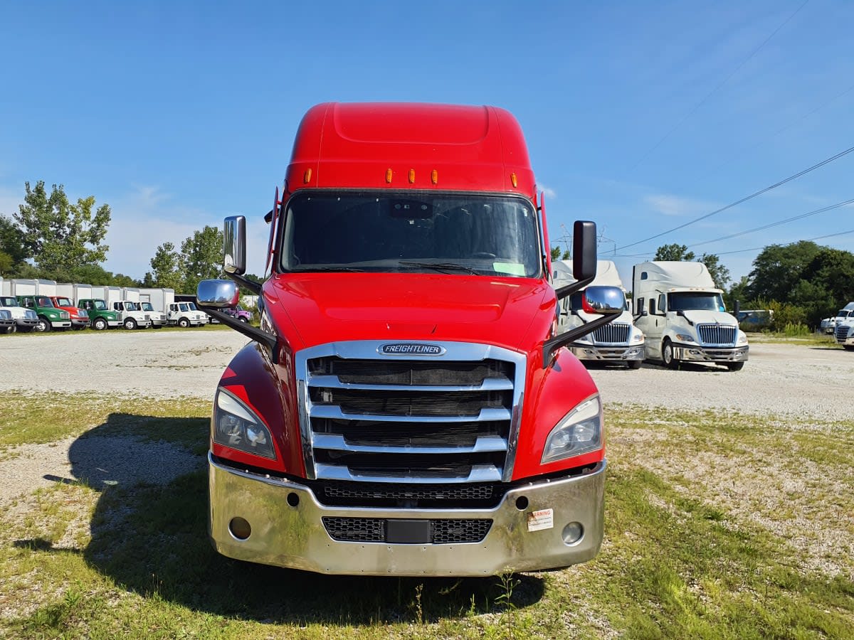 2022 Freightliner Cascadia in Indianapolis, IN — photo 2