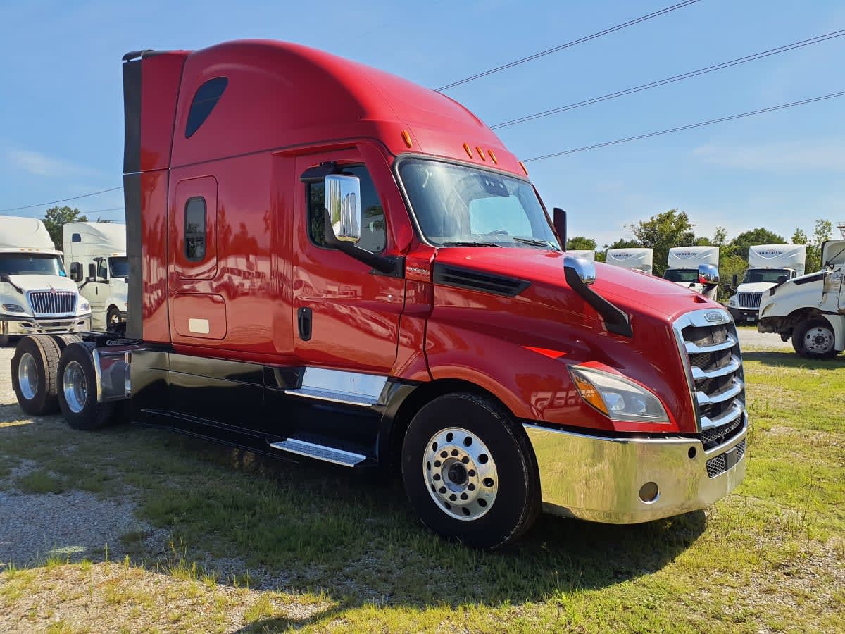 2022 Freightliner Cascadia in Indianapolis, IN — photo 3