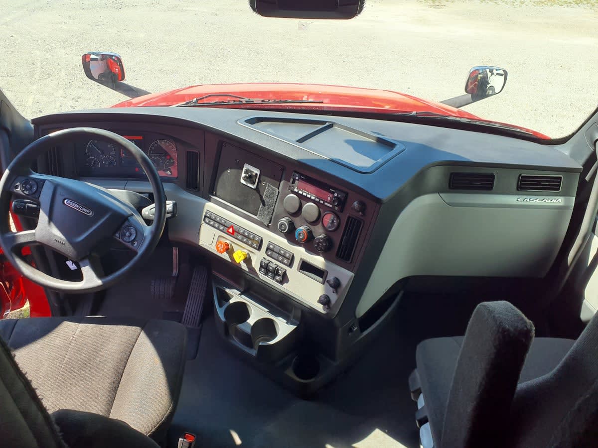 2022 Freightliner Cascadia in Indianapolis, IN — photo 8