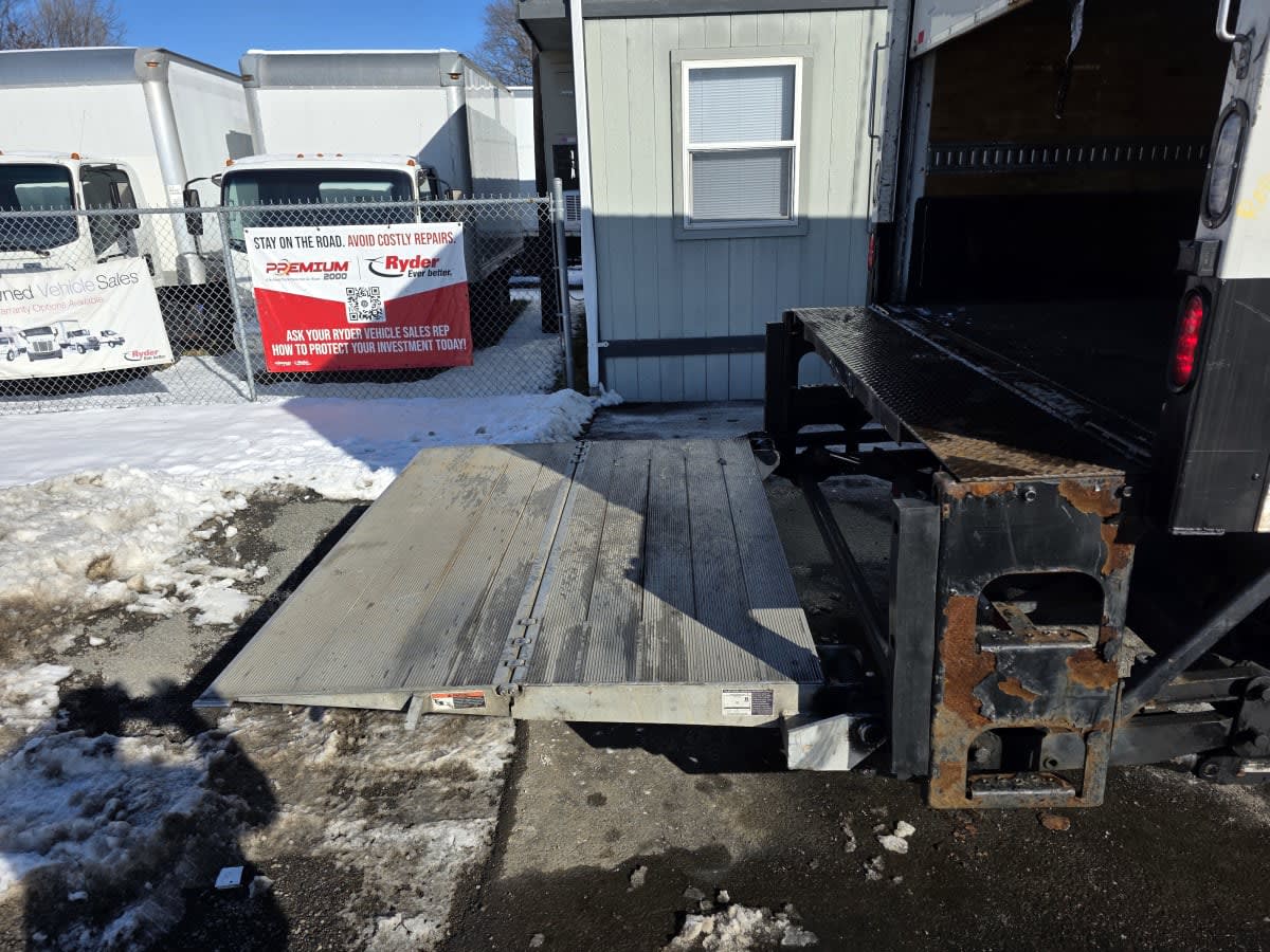 2015 Freightliner/Mercedes M2 106 586468