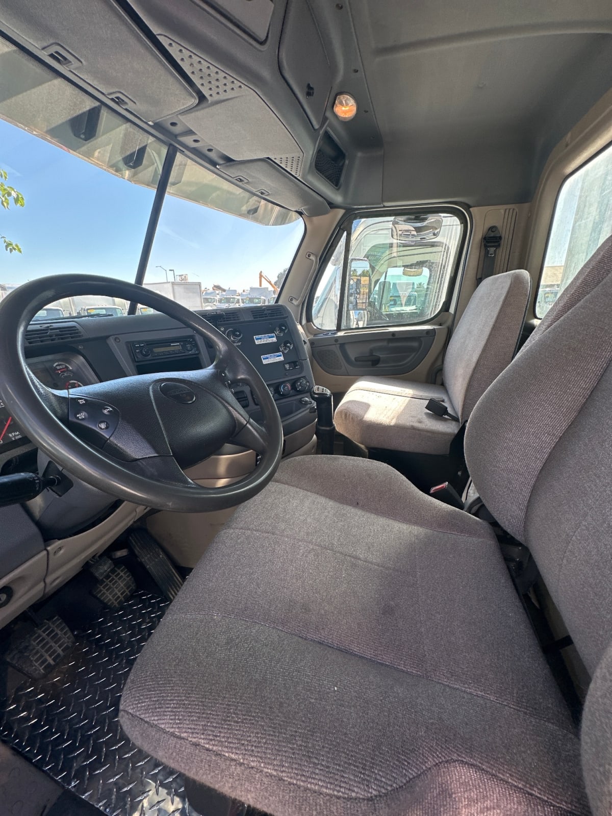 2015 Freightliner/Mercedes CASCADIA 125 587200